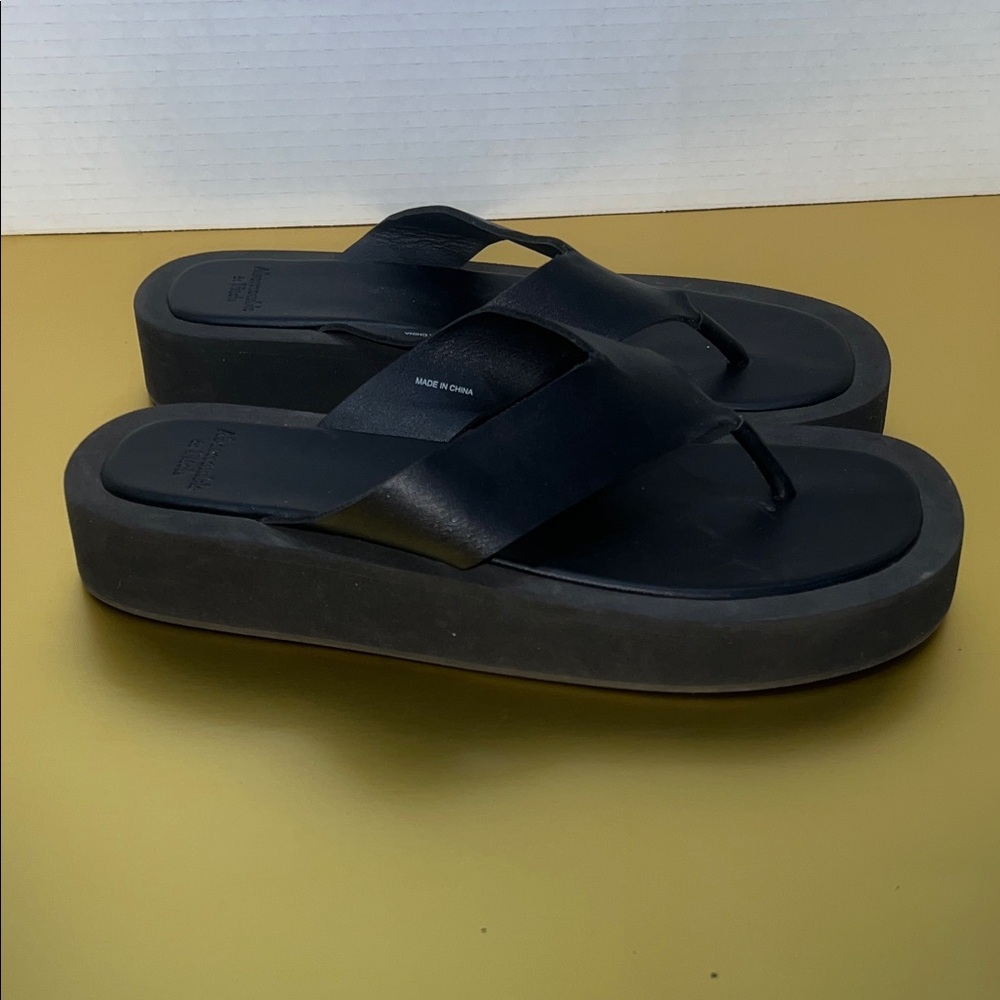 Abercrombie & Fitch Black Platform Flip Flop Sandals